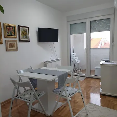 Sanja Apartment *